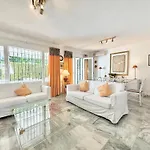 El Capricho Townhouse With Swimming Pool - Eaw Homes