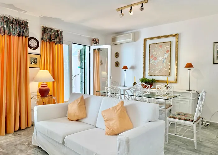 El Capricho Townhouse With Swimming Pool - Eaw Homes Vakantiehuis
